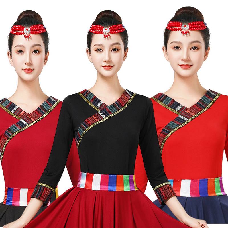 The Tibetan dance show, the dress girl in the plaza