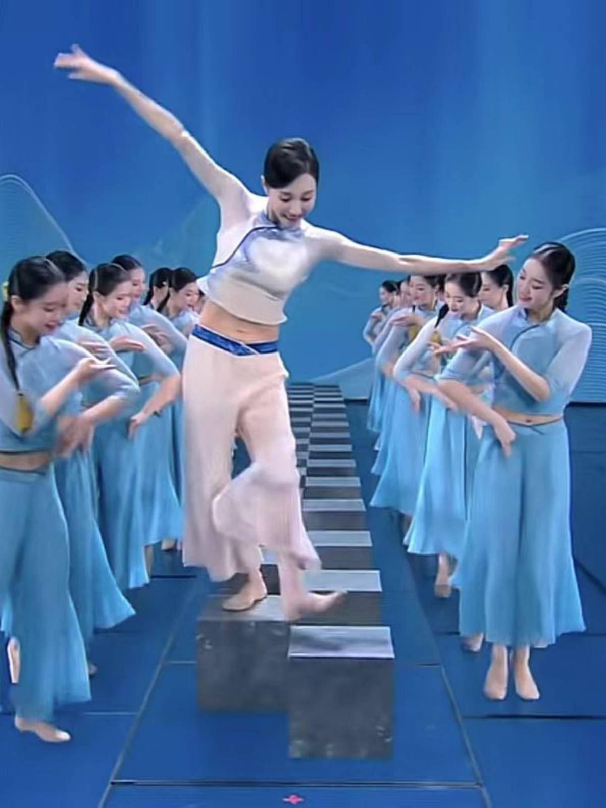 2023 Spring Festival Gala Zhu Jiejing Step Bridge Dance Dance Stools, Step Bridge Water Qingyou Performing Performance Properly Bench