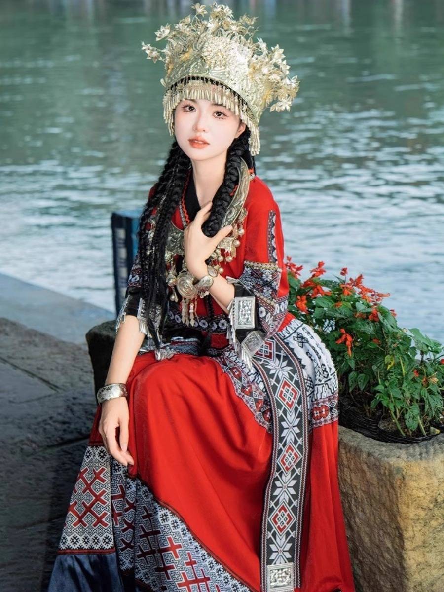 Rental Hanfu female Miao Village clothing Yunnan Dai ethnic minority clothing tourism performance dance lease lease