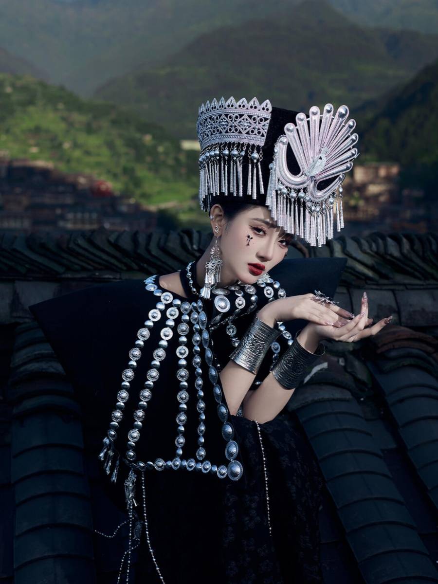 Yi clothing headwear improves ethnic minority dress travel new women's Chinese national style photo stage clothing