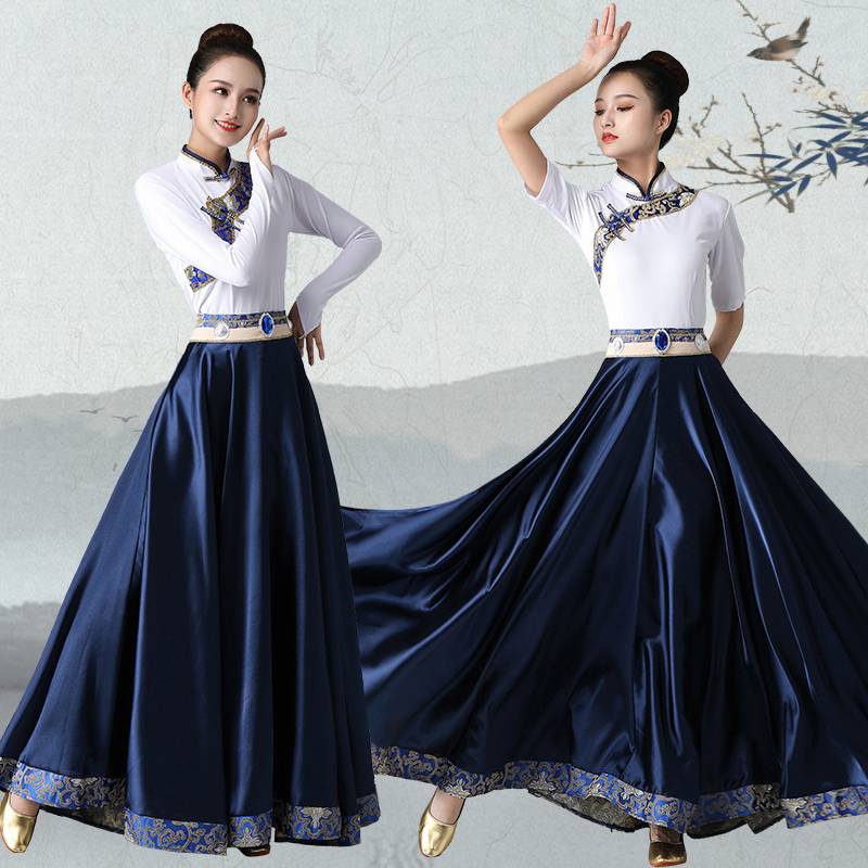 The Tibetan dance dress plaza danced in a tuxedo quiz to practice the long skirt stage national dress girl Mongol
