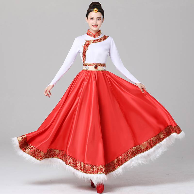 The Tibetan dance dress plaza danced in a tuxedo quiz to practice the long skirt stage national dress girl Mongol
