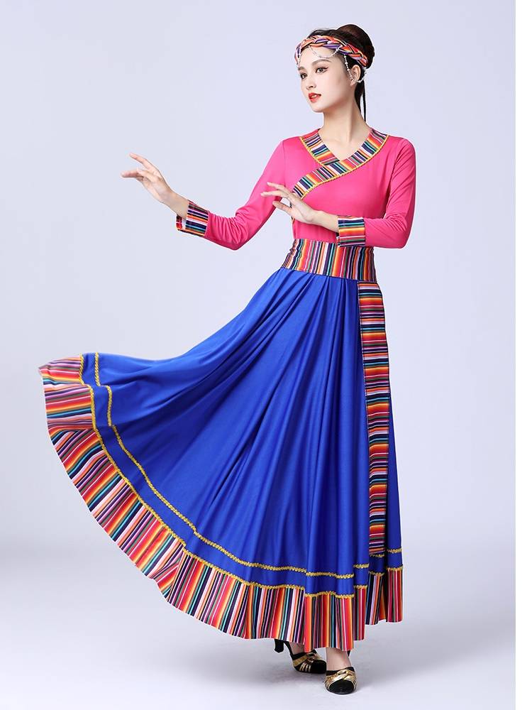 Tibetan women's plaza dance with a single choreographer and a new Tibetan dress