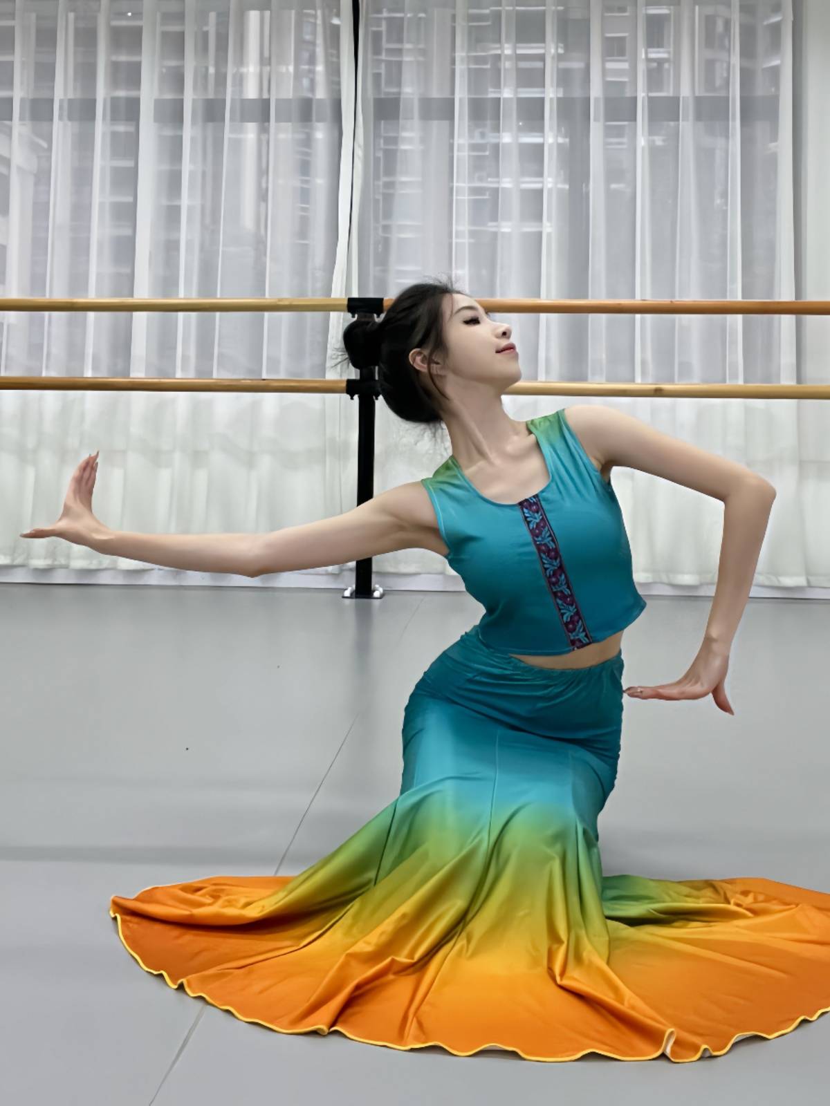 Dai dance performance art test clothing female performance service Dai peacock dance adult practice exercises practice fishtail half body skirt