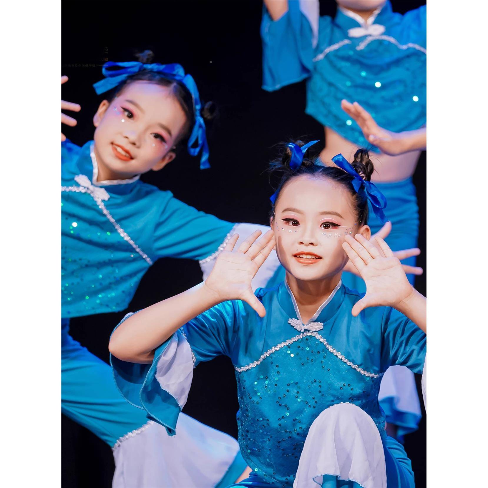 Liuyi Classical Dance Horse Dudu Riding Performance Fun National Dance Good Dance Clothing Tong Yi Dao Tao Tao Stool Bench