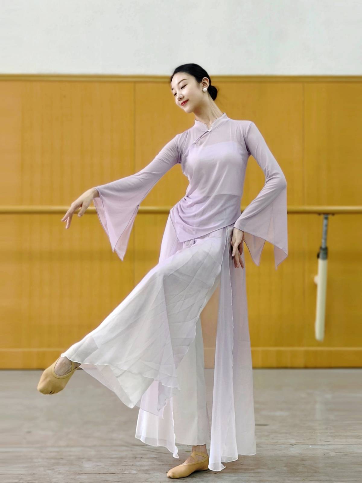 Classical dance service new top jacket elegant yarn jacket practice clothes Chinese dance nation performance clothing stands up and thinner
