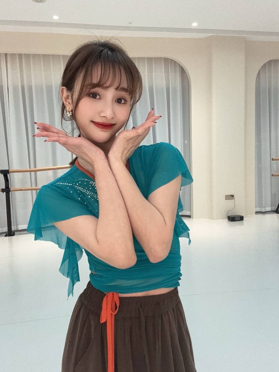 Classical dance short -sleeved exercise special dancing female top Chinese dance clothing modern clothing network gauze teacher nation