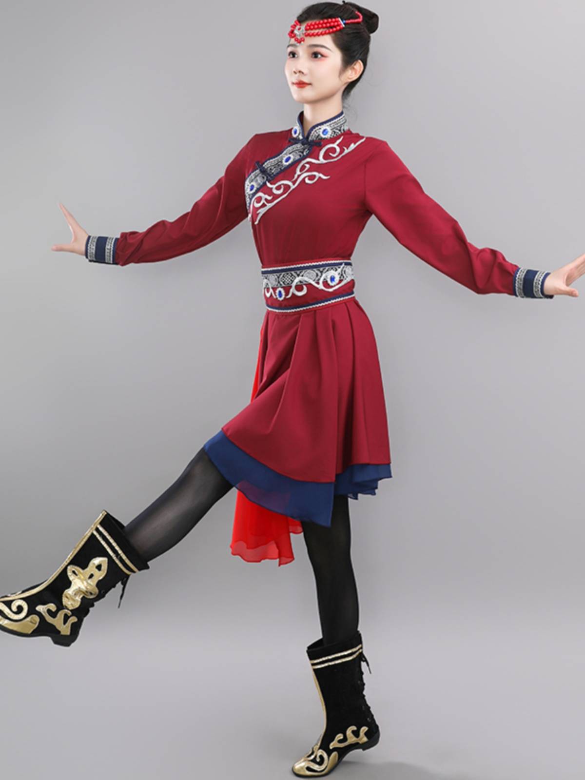 The new female adult ethnic minority art test stage Mongolian performance watch table chopsticks dance Mongolian student practice