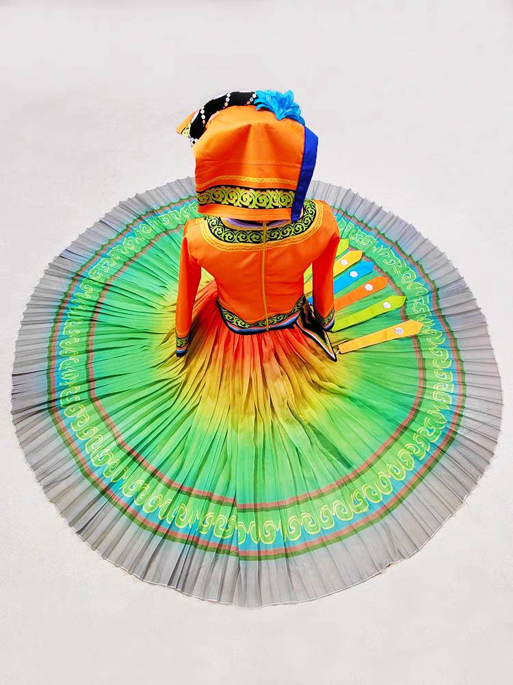 Yunnan Yi pleated dance dance clothing performance clothing big skirt grandma's story new Yi female minority ethnic minority