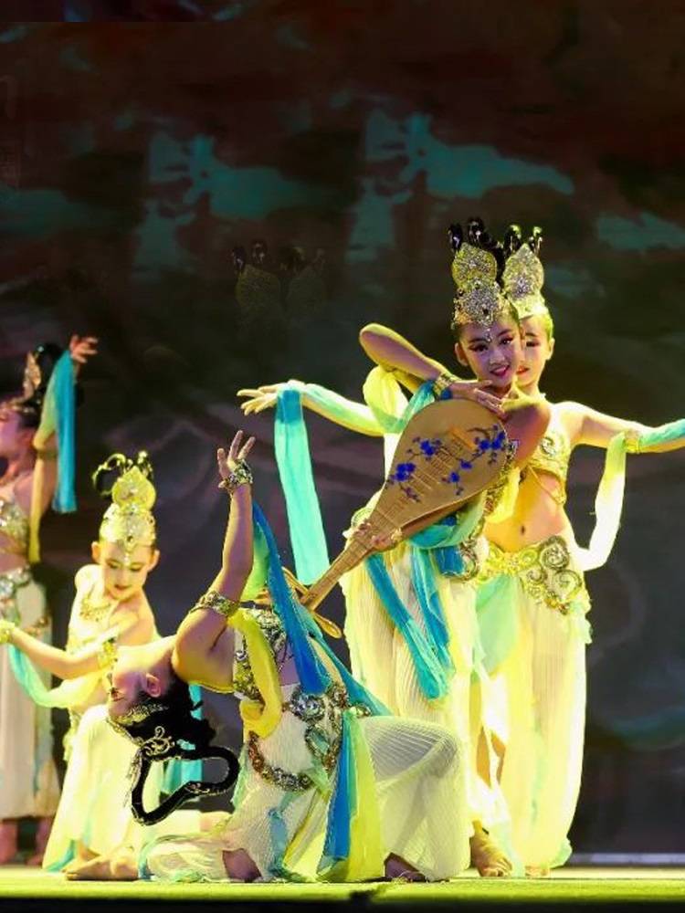 Children Dunhuang Silk Road Tianyin Classical Dance Service Young Children's Nations Bounce Pipa Clothing Flying Dance Performance Clothing