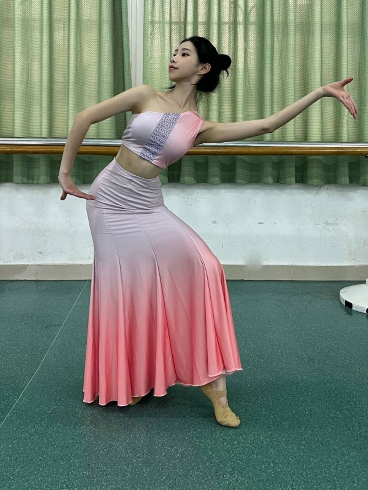 New Dai Dance Performance Dressing Dressing Dressing Skirts Examination Clothing Performance Female Peacock Dance Fish Tail Skirt Skirt