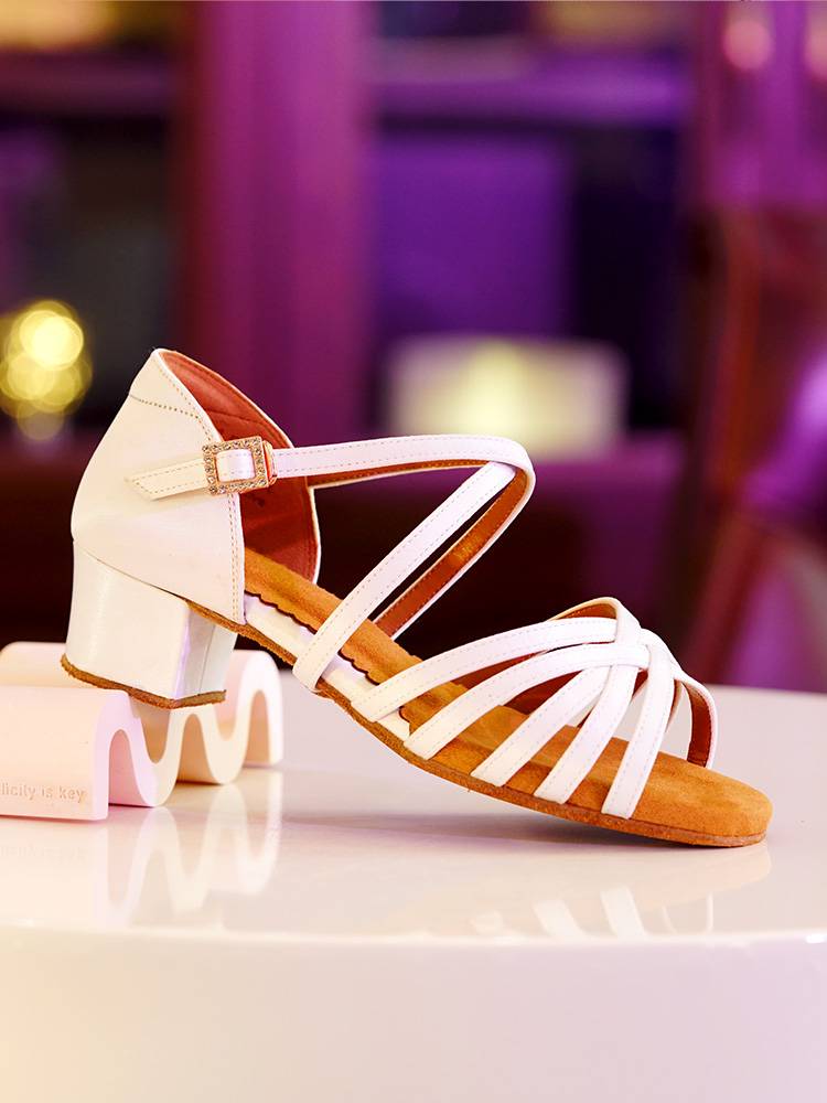 Professional Latin dance shoes girls white soft bottom dance shoes new low -heeled girl children practice dance shoes