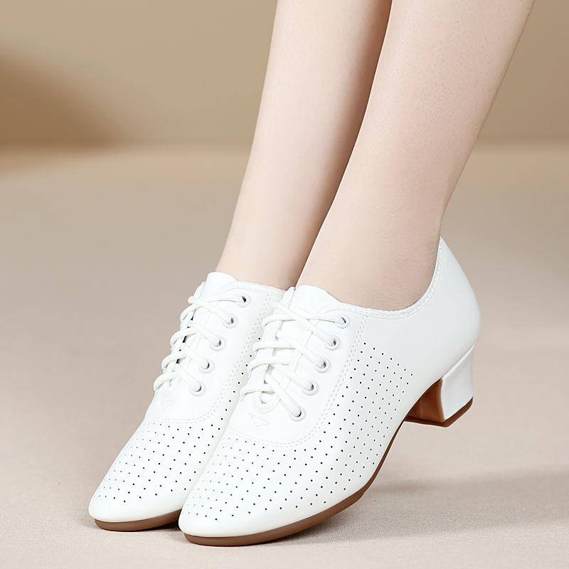Trisery, white spring and summer new Latin dance shoes, soft soles of Latin dance shoes, plaza dance shoes, dance shoes breathable shoes