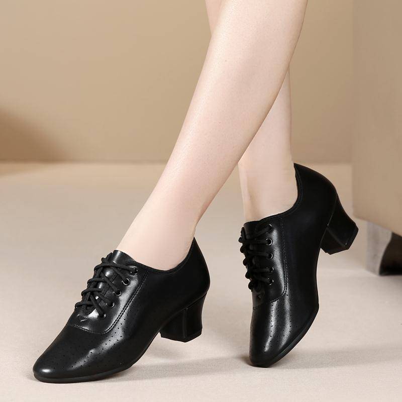 Trisery, white spring and summer new Latin dance shoes, soft soles of Latin dance shoes, plaza dance shoes, dance shoes breathable shoes