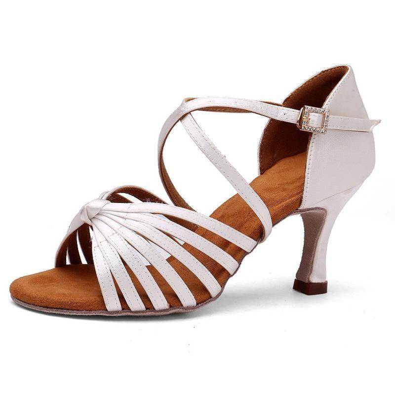 Training in high-fashion shoes and shoes for adult Latin-dance girls with physical skills