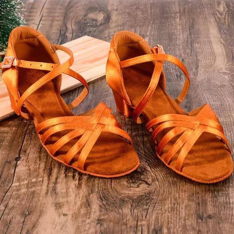 Children's white Latin dance shoes Girl professional girls low -heeled dance shoes soft soles adult practitioner young children dance shoes
