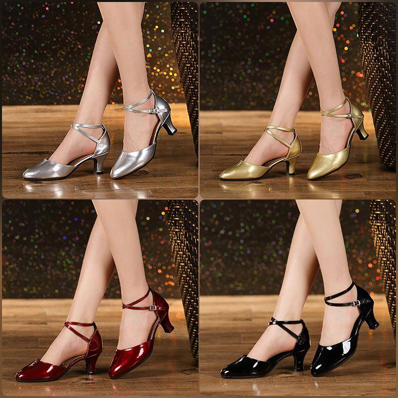 Dance Shoes Female Plaza Shoes Silver Shoes Soft Bottom Dance Dance Female Hollow PU Latin Dance Shoes New Friendship