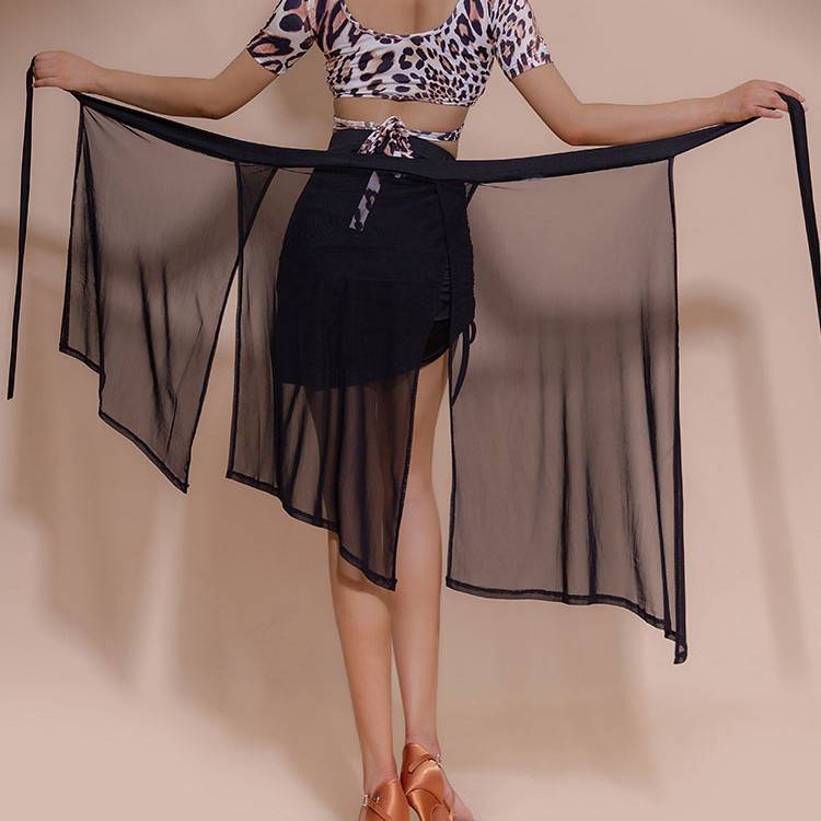 The new Latin dance adult women's irregular apron is exactly the Samba Dorang split mesh