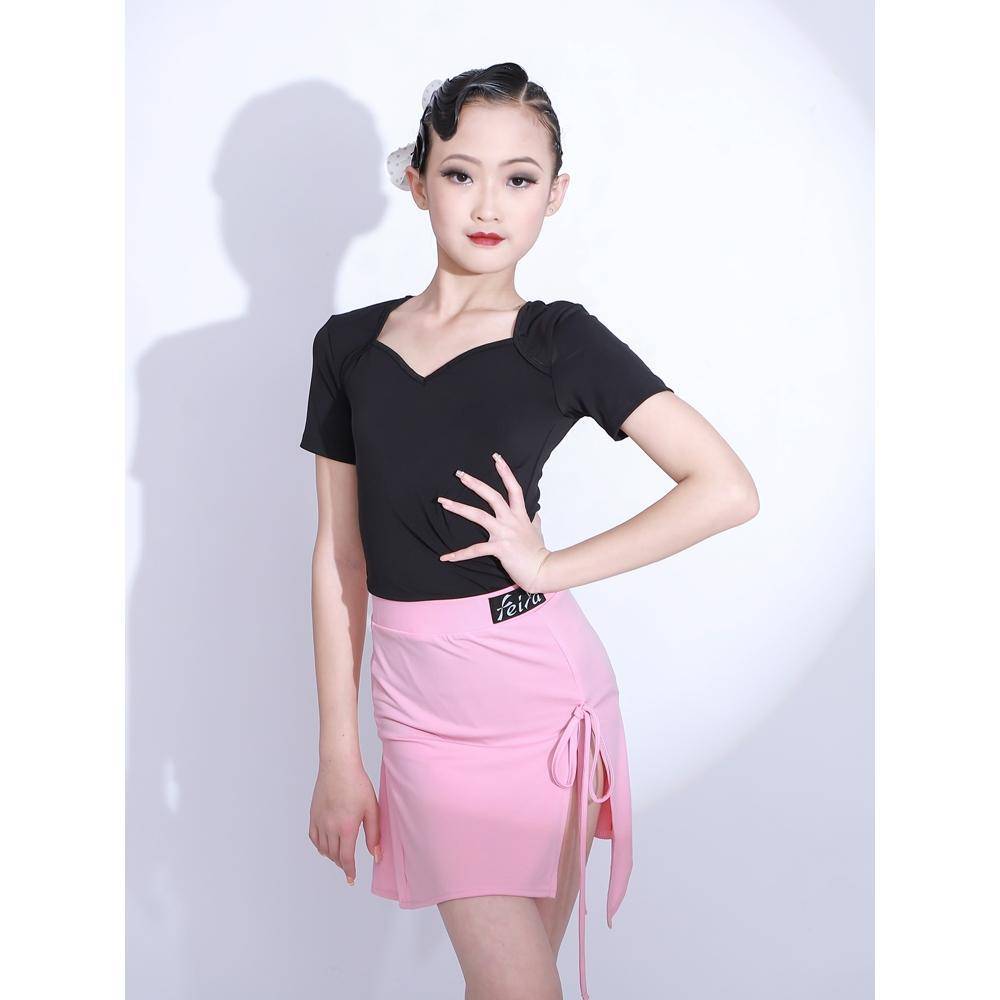 The new girl with the Latin dance dress, the Fyya kid, trained for the summer kid with short long-sleeved hips