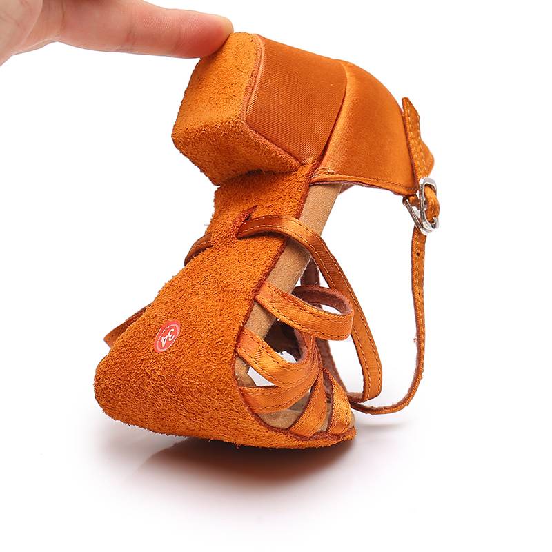 Latin Focus Little White Shoes, the middle heel of the girl Latin children's dance shoes Latin dance shoes test practice dance shoes girl