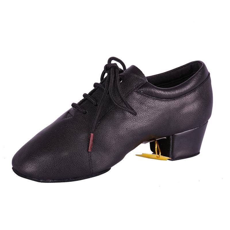 Bette's little Latin at the bottom of the two-point-old boy boy boy's professional dance shoes