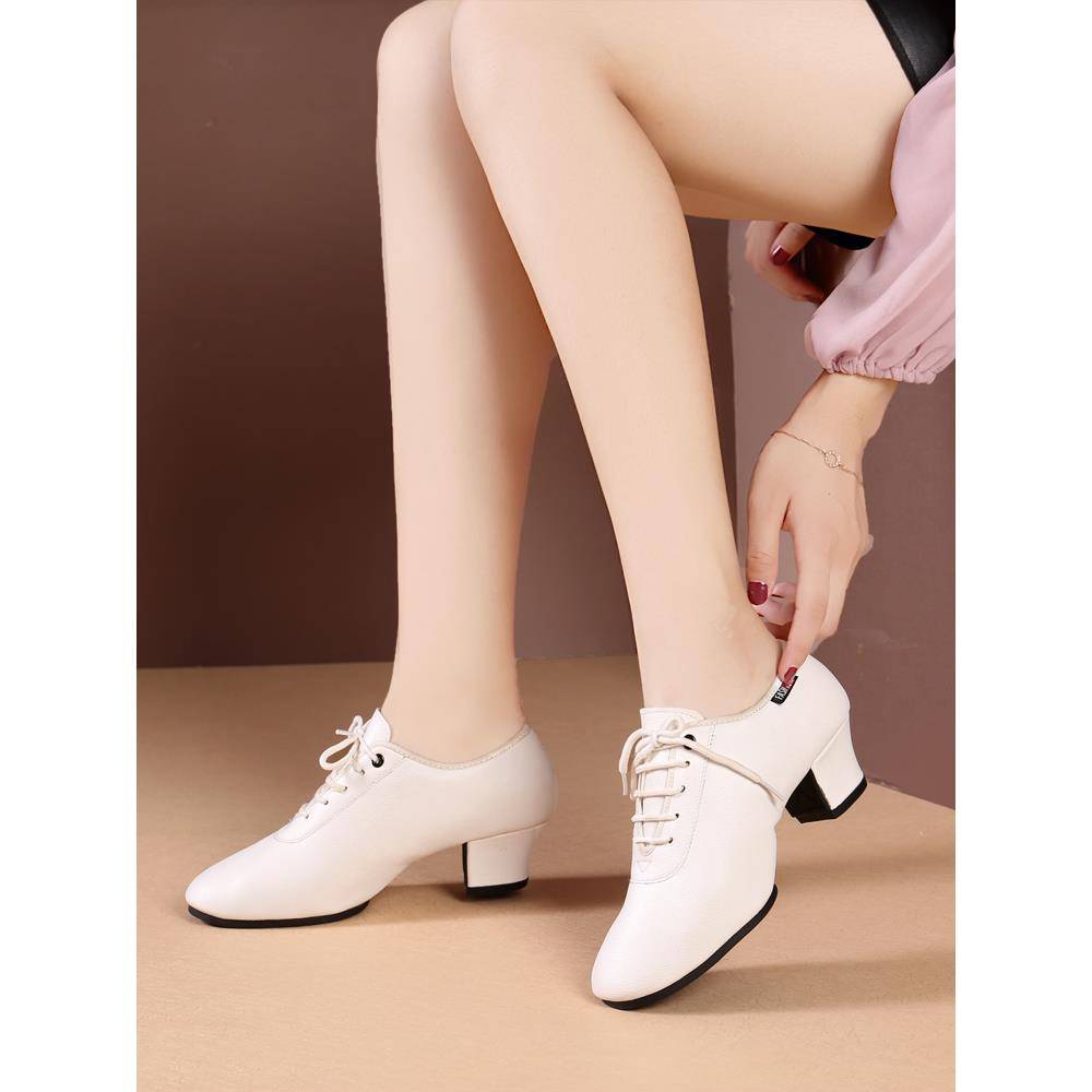♪ Soft-skin Latin-shoe lady ♪