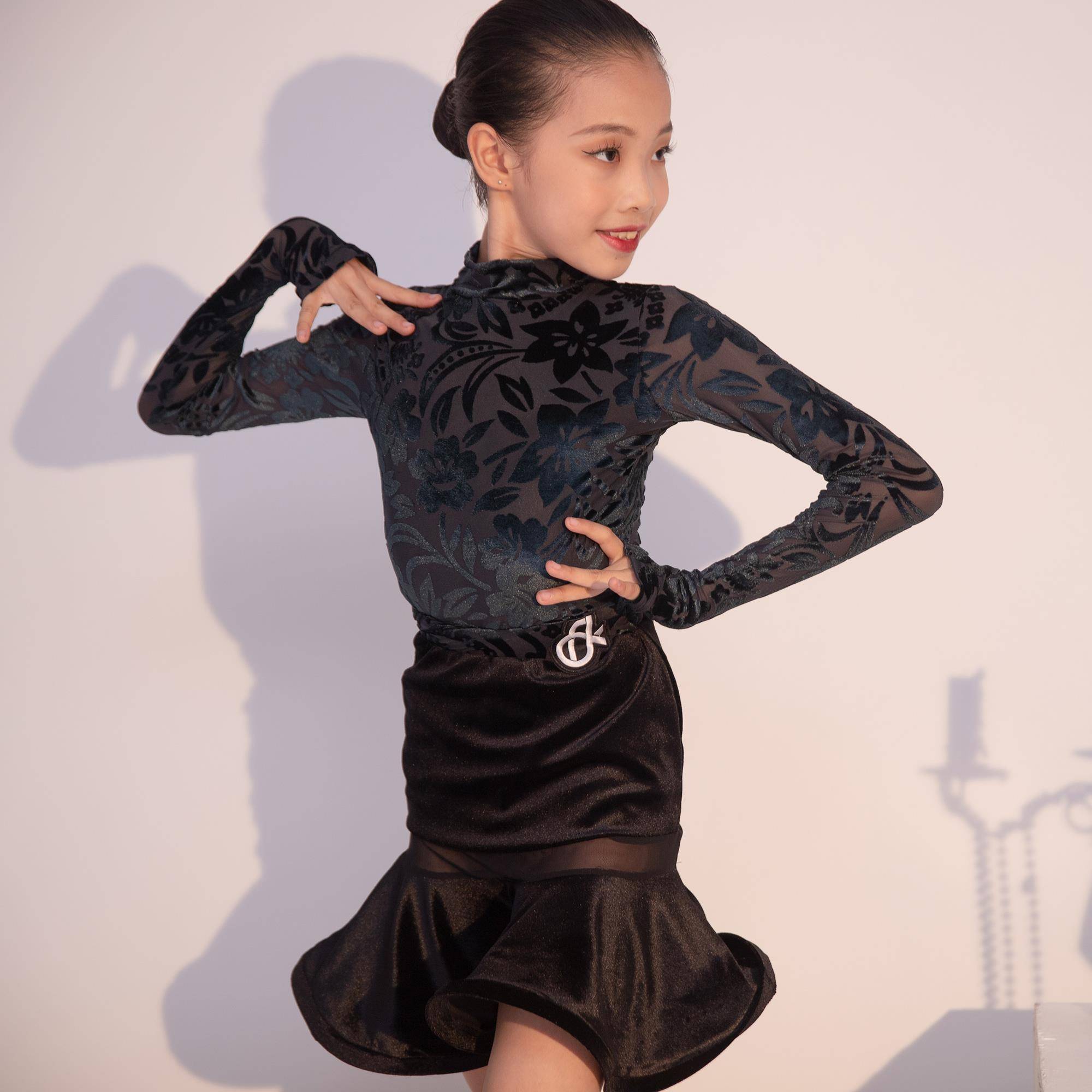 Vatican's high -end version of Latin dance exercises 2024 new autumn and winter girl net red suit children's performance service