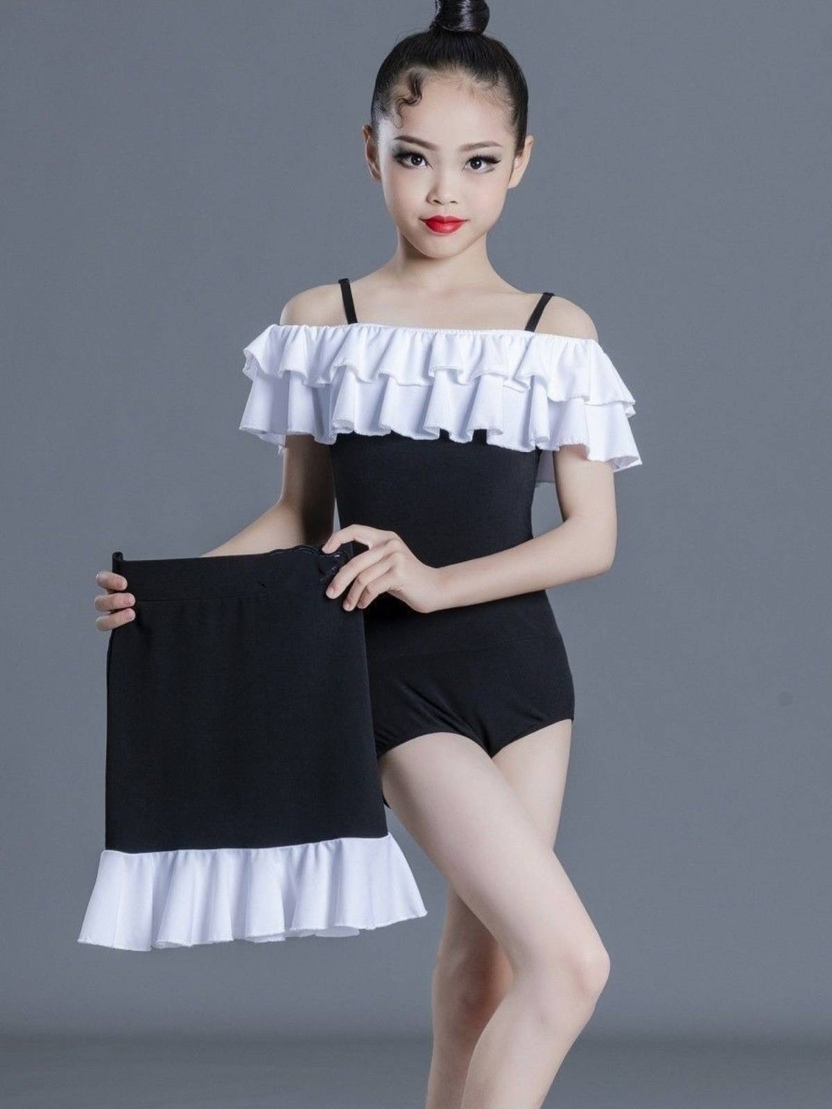 2024 new professional children Latin dance service girl practice black and white stitching net red suspenders skirt high -level sensation summer summer