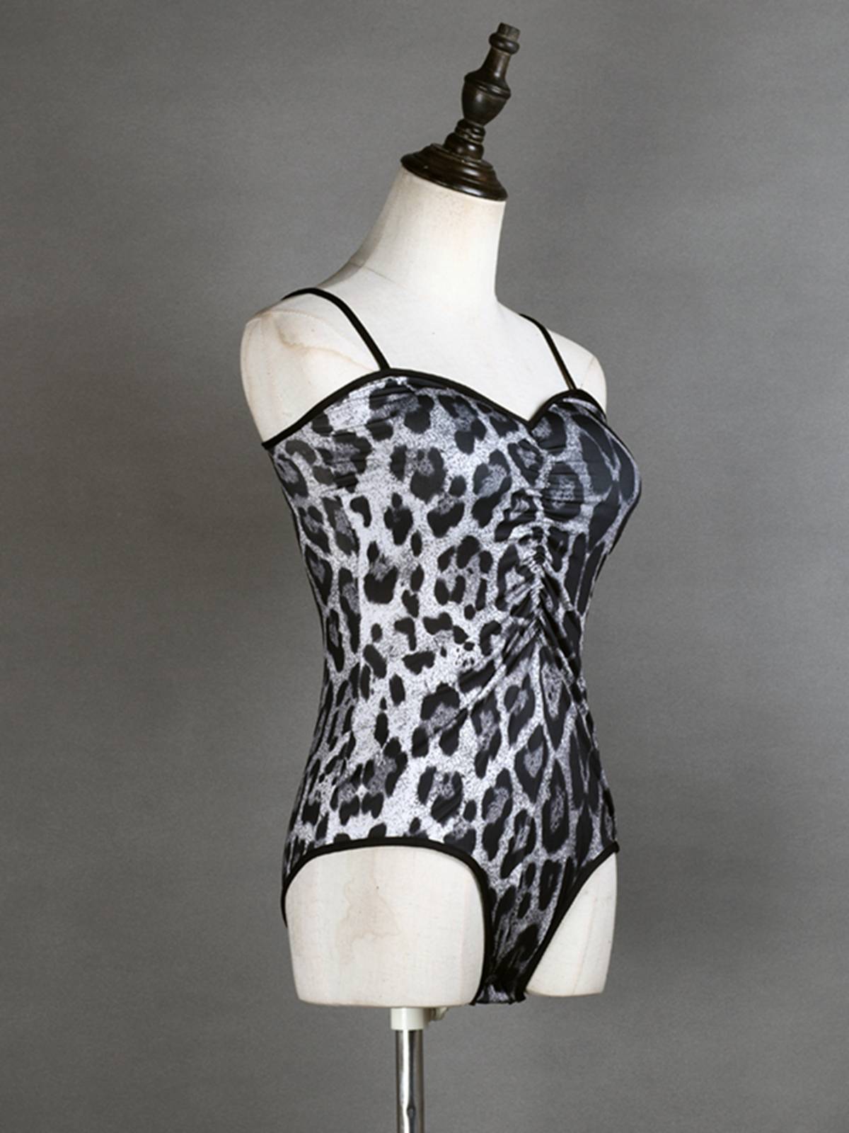 The new Latin dance adult female top sexy word collar wild -match dance clothes body clothes camisole