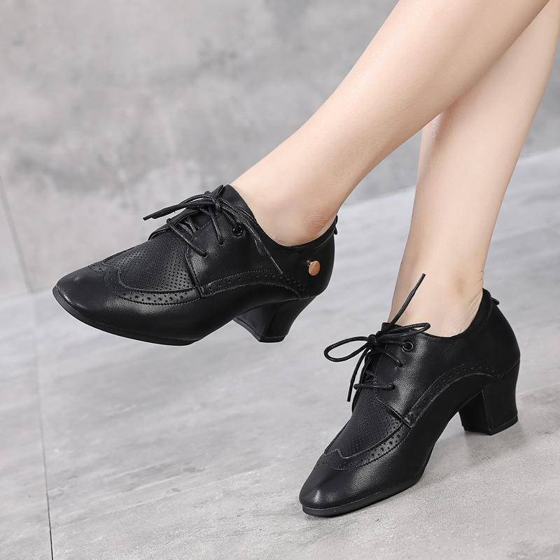 The new Latin dancer soft bottom with dance shoes square dance shoes, beef tendon bottom square dance girl shoes summer dance shoes