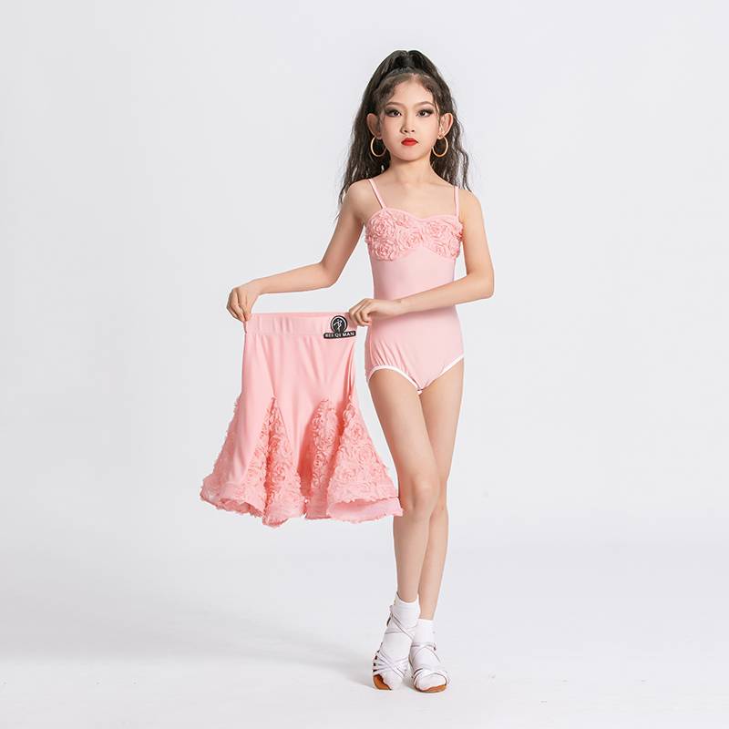 Becchiman's new summer 2024, a high-level children's pedestal, troupe, and a flower dress