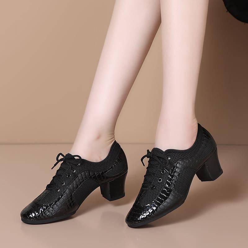 Summer new stone pattern net surface Latin dance shoes square dance super fibrous skin soft glue stagnation dance teacher body shoes
