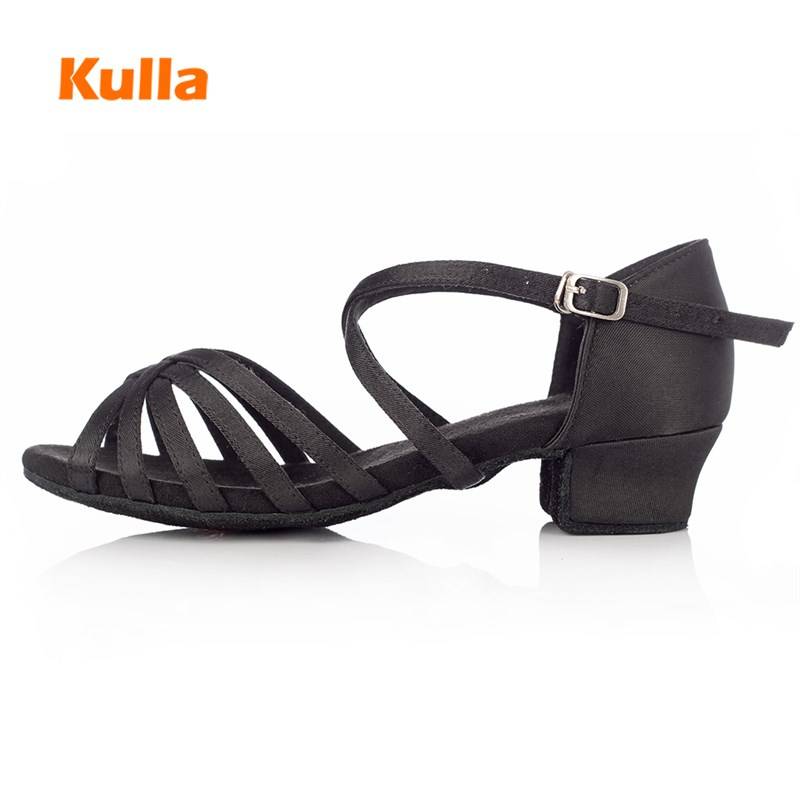 Spot Black Girl Latin Dance Shoes, Children and Girls, Be beginners, female middle and N soft bottom performance competition belt
