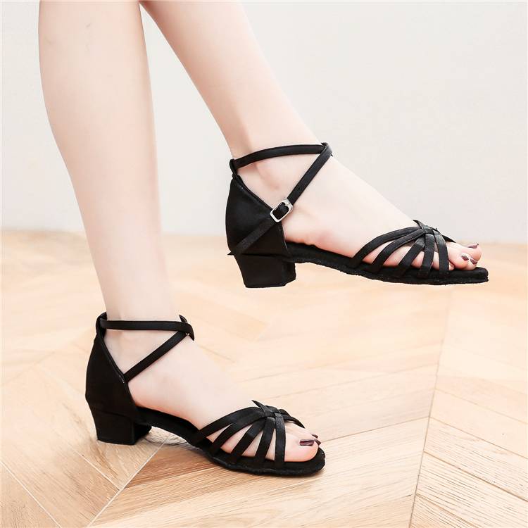 Children's professional Latin dance shoes girls girl soft bottom dancing shoes dance shoes dance shoes sandals juvenile beginners just white