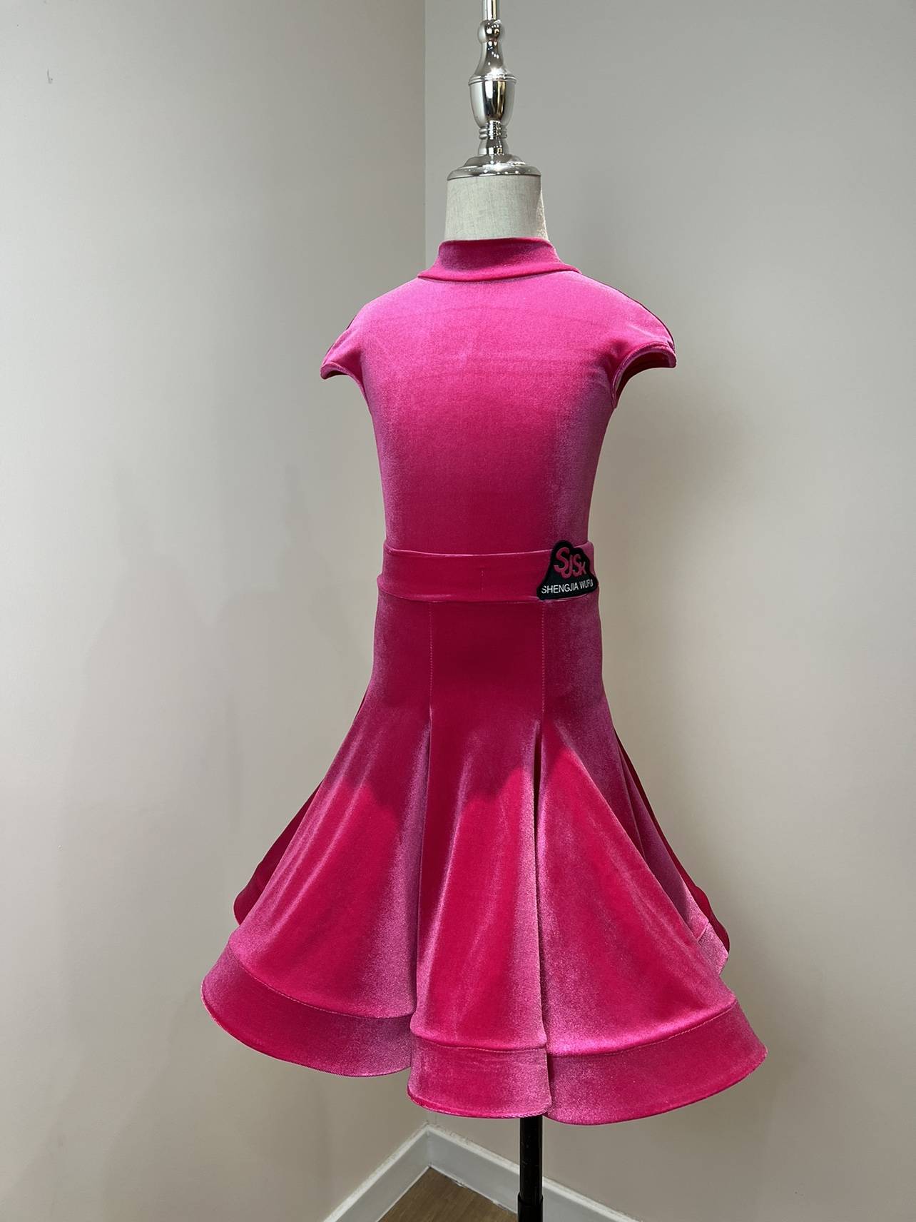 Latin dance short -sleeved inverted V specifies to return to V -neck velvet competition uniform