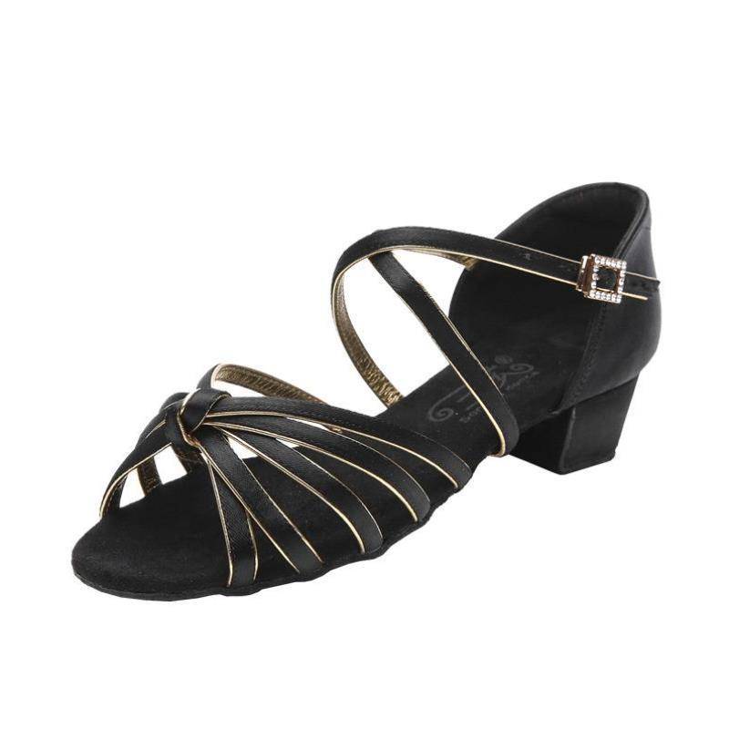 Trained the children's ladies in adult dance shoes, Latin girls in shoes and soft girls in summer girls