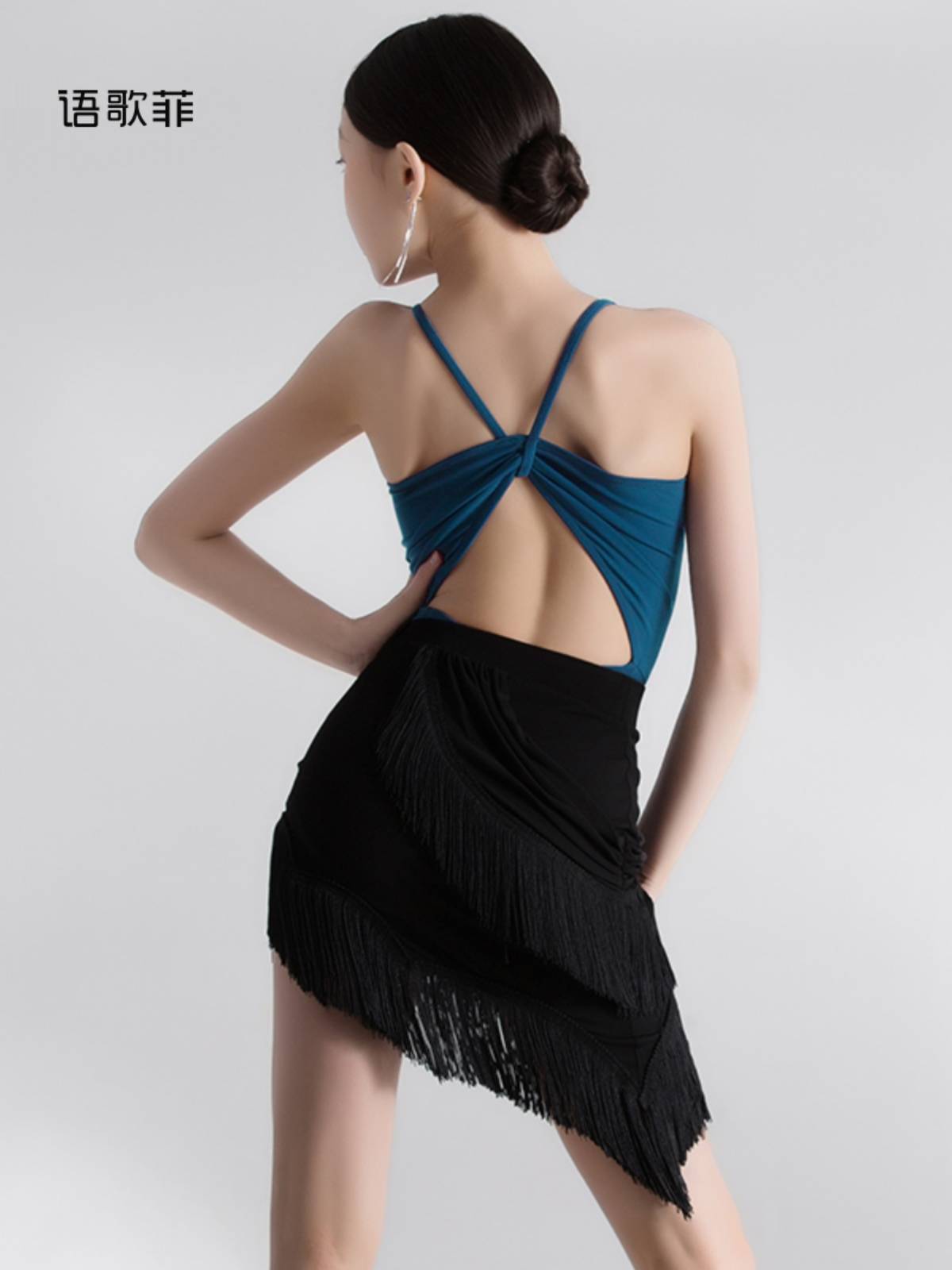 Singing the new dress for the troupe of the troupe of the troupe of the troupe of the troupe of the troupe