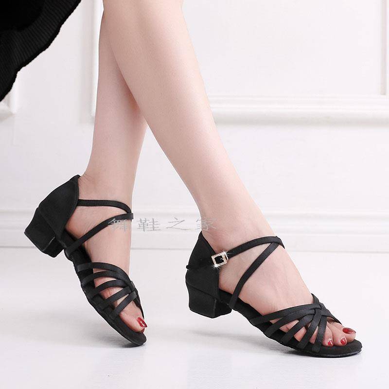 Latin dancer Cheng Xia soft, low, high -heeled children with white children's white children dancing 20020 shoes new shoes new shoes