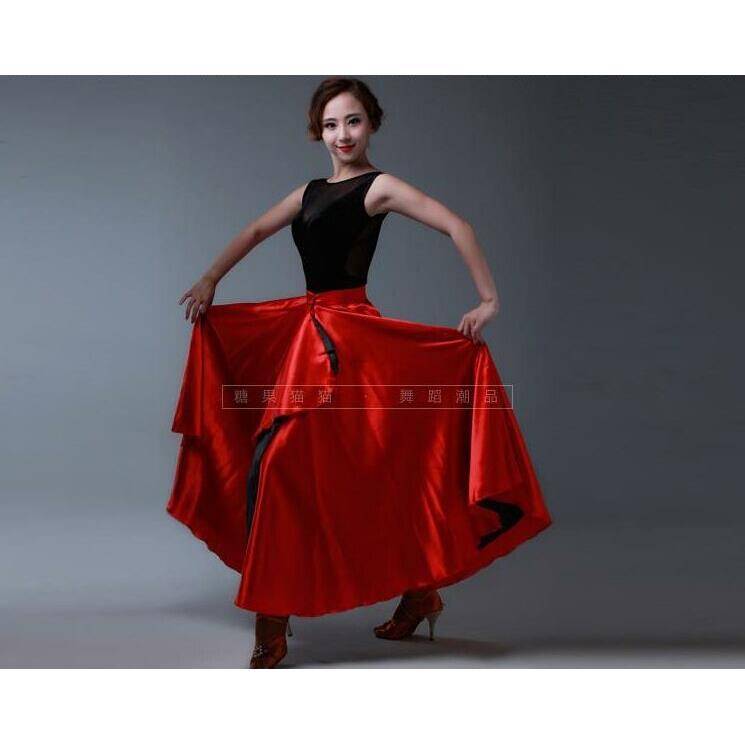 The Spanish troupe dance cape specialty Latin troupe troupe troupe