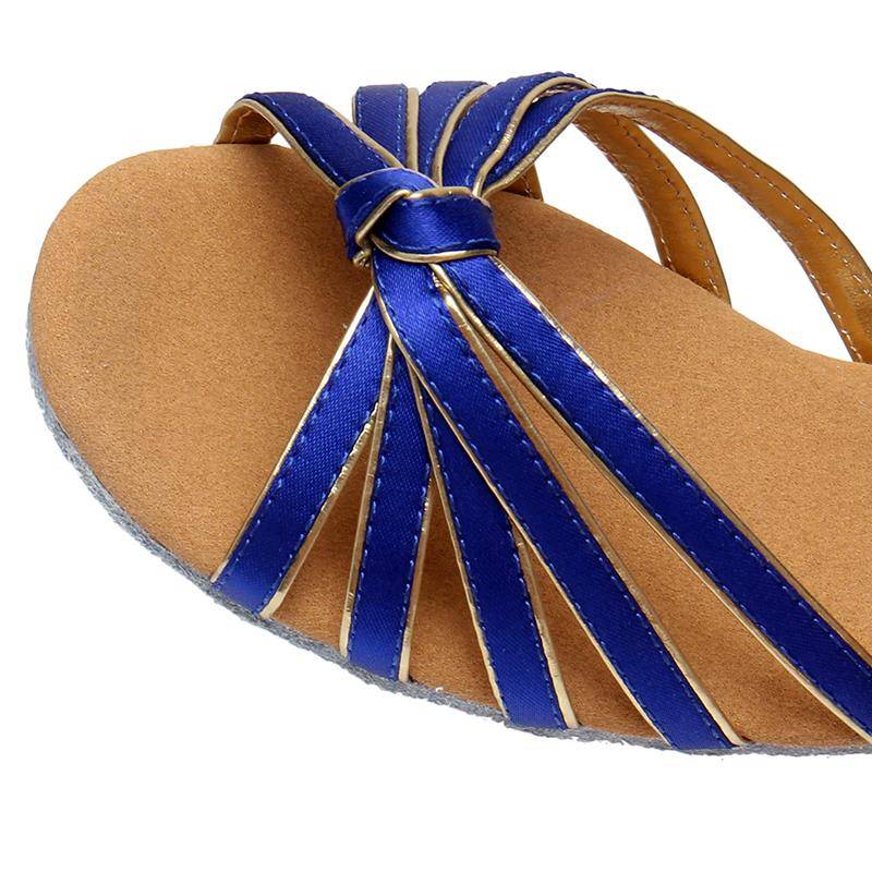 The high-end blue Latin-shoe girl dances on the soft bottoms of her hands with a grown-up national dance cowboy