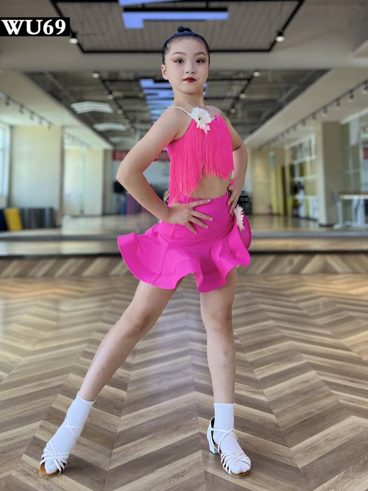 ♪ The high-class Latin dance dress kid shows a professional thong ♪