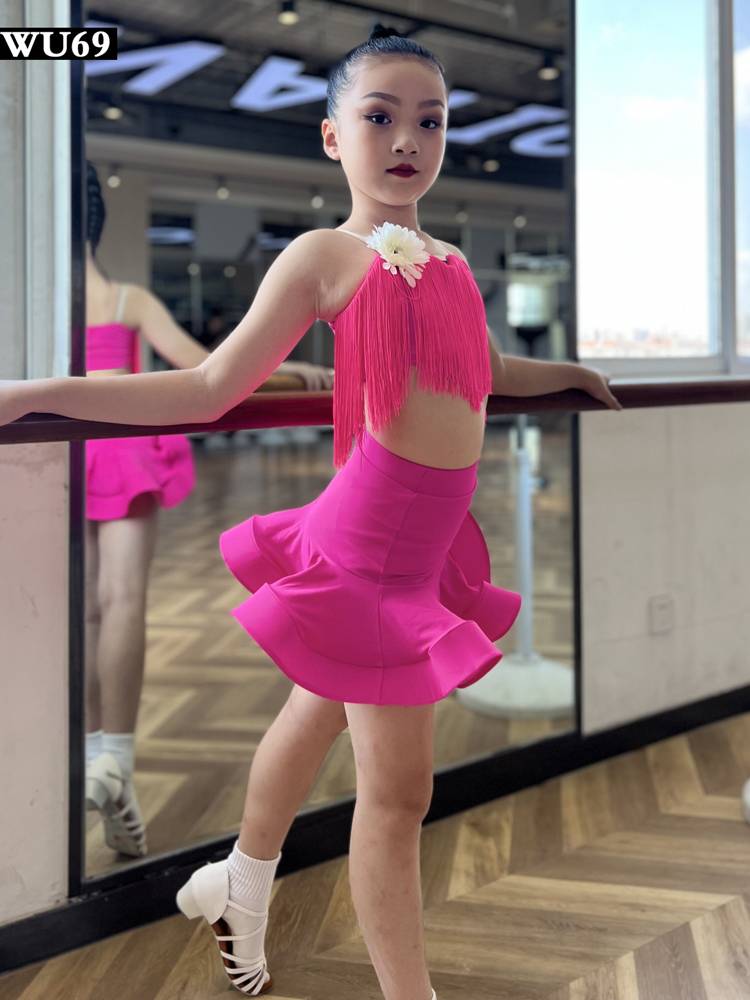 ♪ The high-class Latin dance dress kid shows a professional thong ♪