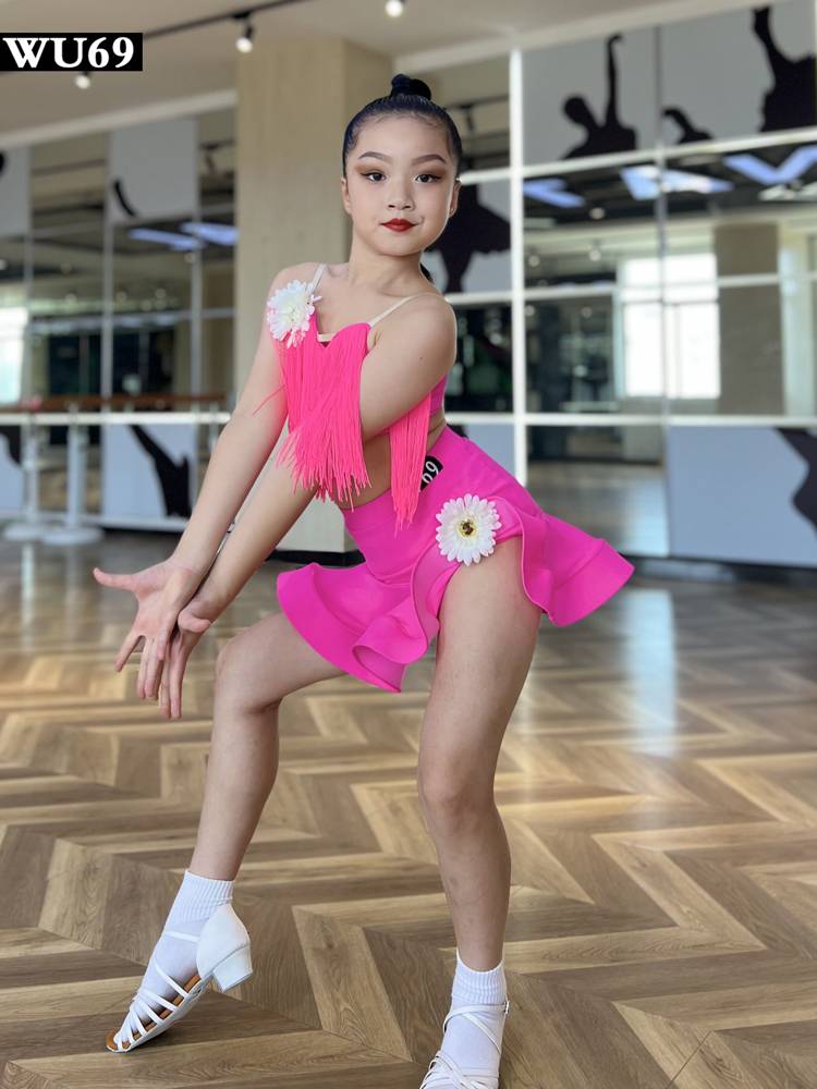 ♪ The high-class Latin dance dress kid shows a professional thong ♪