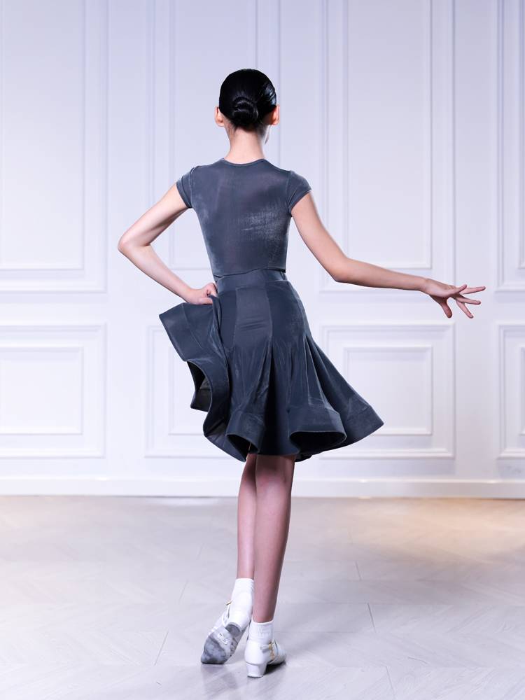 Children's black pond Latin dance service 2024 new dance skirt practice service requires the competition performance service high -end sensor set