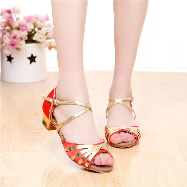 2017 new dance shoes girl Latin dance shoes, children, girls, soft bottom children Latin dance shoes sandals