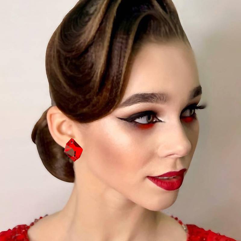 Latin earrings diamond inlaid bling imitation Olympic Latin dance competition earrings black pool national standard dance earrings ear clip accessories
