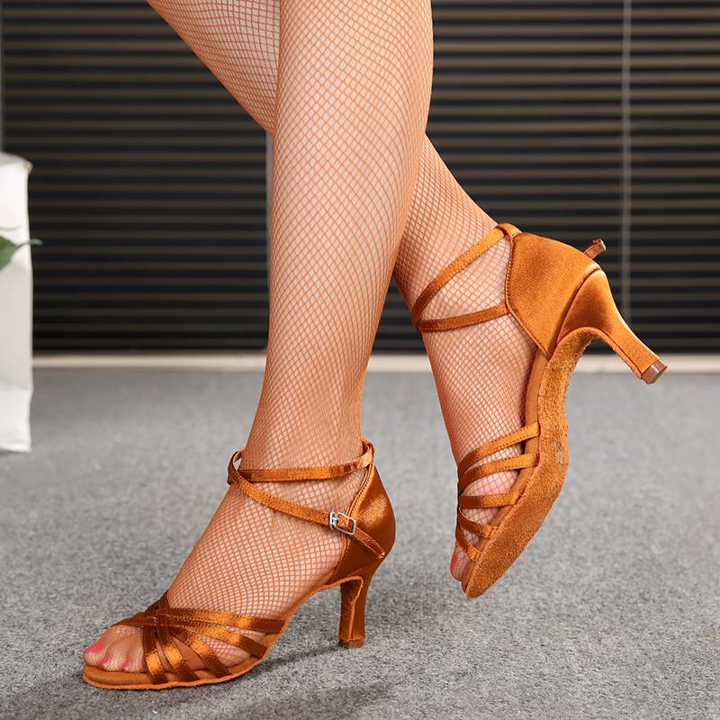 White women's Latin dance shoes female adults among high heels, the first scholar of the heel is just soft and soft, the four seasons of national standard dance