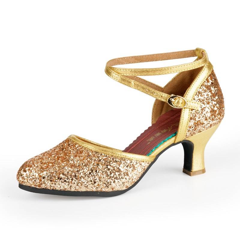 ♪ The beauty-like Latin shoe lady ♪