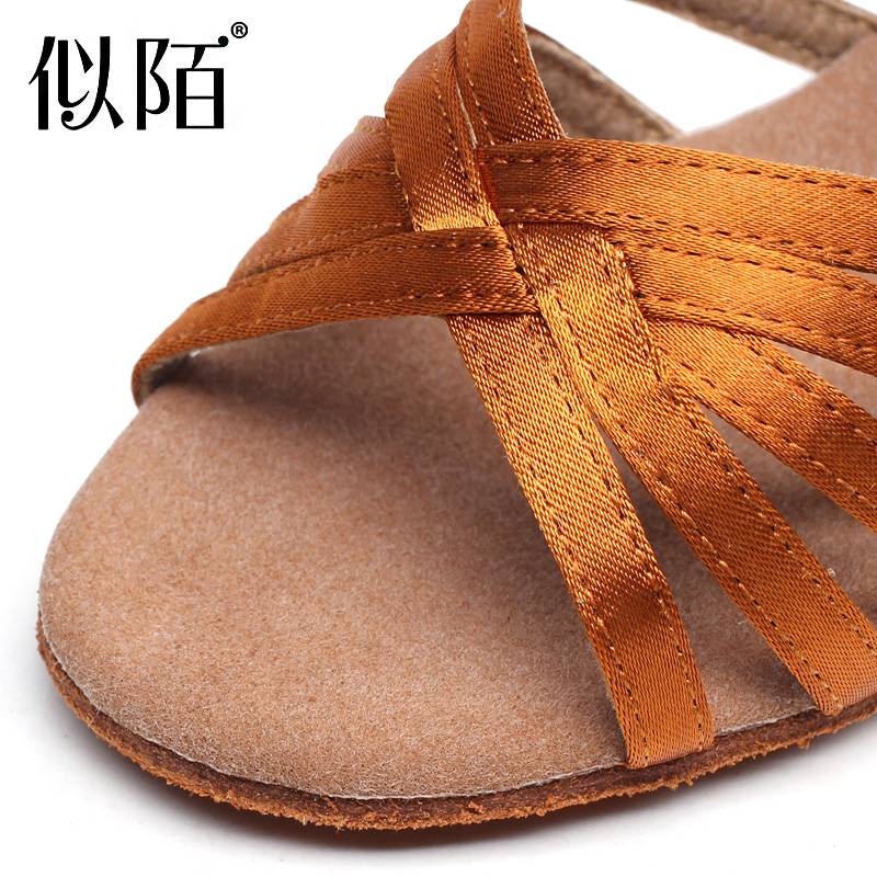 The new Latin dance shoes girl beginner dancing soft bottom adult heel heel dance shoes children exactly perform