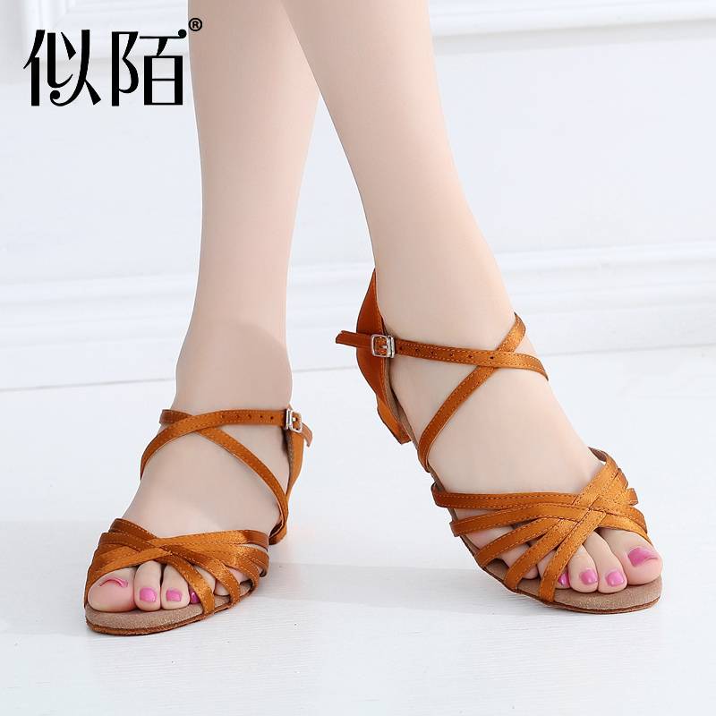 The new Latin dance shoes girl beginner dancing soft bottom adult heel heel dance shoes children exactly perform